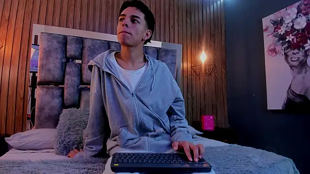 Snapshot of owen__johnson chatting on November 14, 2025, 12:15 pm owen johnson online show from November 14, 2025, 12:15 pm