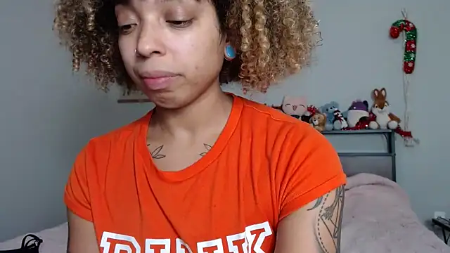 Snapshot of Cherribombzz chatting on January 6, 2026, 2:26 am Cherribombzz online show from January 6, 2026, 2:26 am