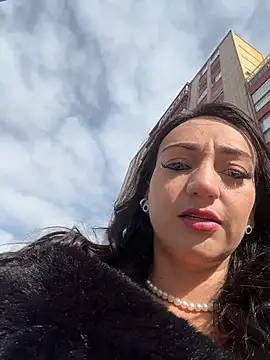 Ninabigtitied online show from November 2, 2025, 11:34 am