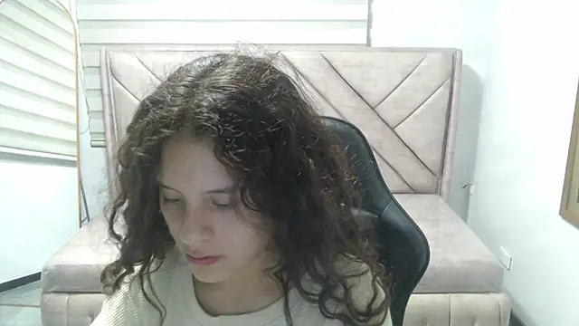 Velvet Moon V online show from February 17, 2026, 8:15 pm