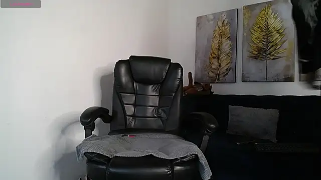 Snapshot of may_wood chatting on July 18, 2026, 12:09 pm may wood online show from July 18, 2026, 12:09 pm
