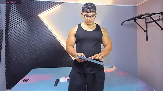 Horny nick18 online show from March 12, 2026, 12:33 pm