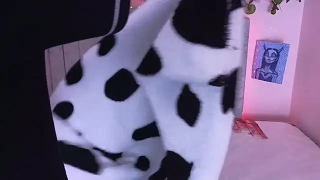 katalinathxandbritney1 online show from September 13, 2025, 9:58 pm