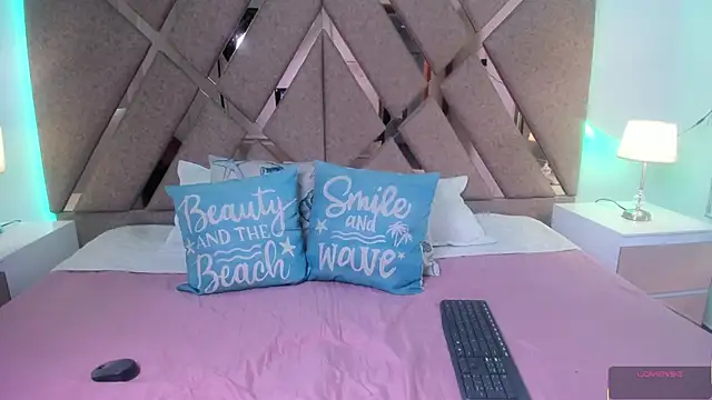 BelhaLawuo online show from November 3, 2025, 8:43 pm