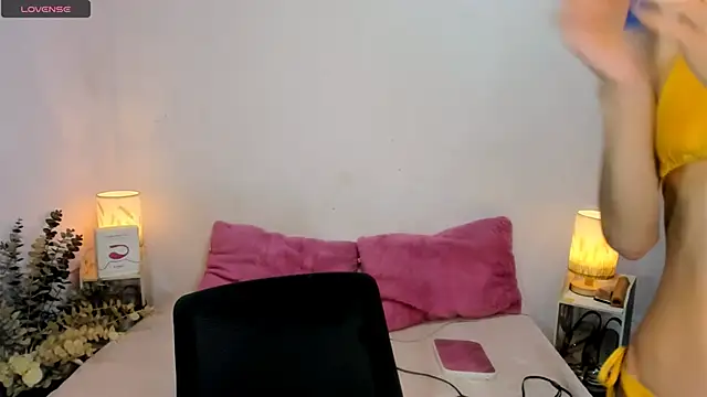 Snapshot of tsmokemachine chatting on November 6, 2025, 2:51 pm tsmokemachine online show from November 6, 2025, 2:51 pm