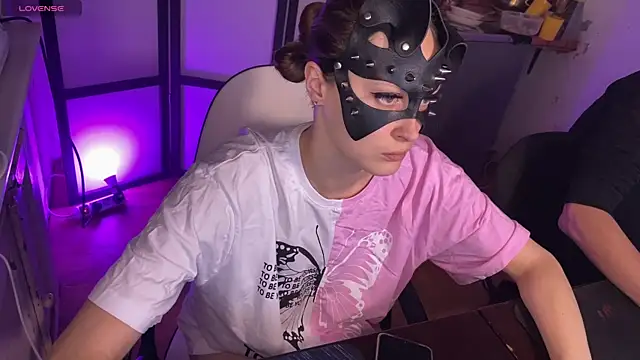 cutemilana sexwife online show from November 9, 2025, 2:48 pm