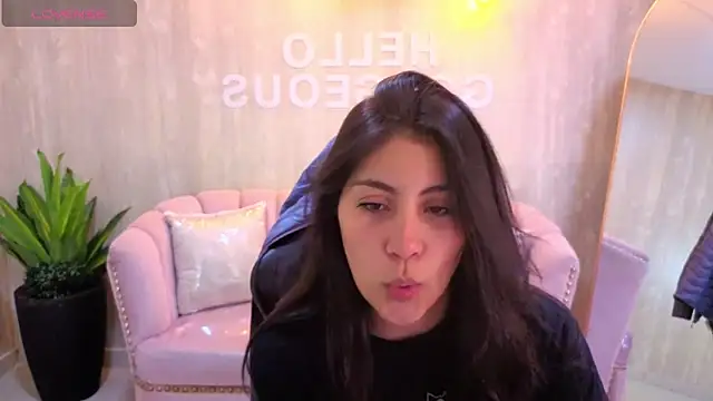 Snapshot of Zoe_Blaze_A chatting on November 13, 2025, 1:10 pm Zoe Blaze A online show from November 13, 2025, 1:10 pm