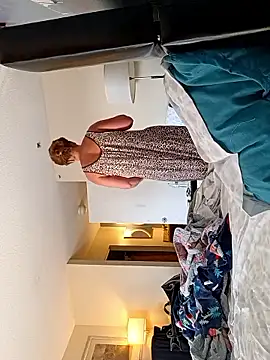 Snapshot of sarahkat86 chatting on December 20, 2025, 1:51 pm sarahkat86 online show from December 20, 2025, 1:51 pm