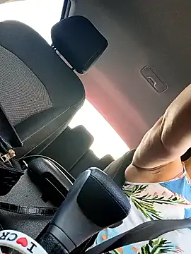 Snapshot of sarahkat86 chatting on January 9, 2026, 2:31 pm sarahkat86 online show from January 9, 2026, 2:31 pm