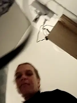 sarahkat86 online show from February 6, 2026, 11:41 pm