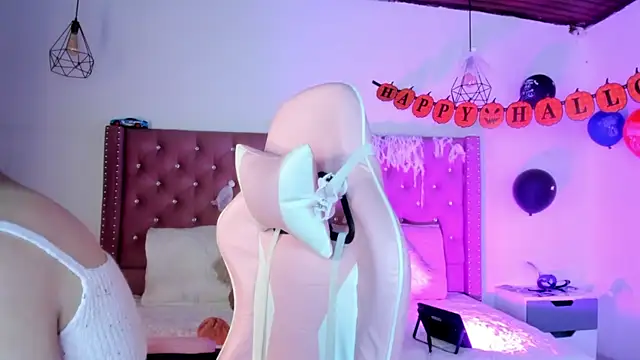 Jade rey  online show from October 31, 2025, 8:10 pm