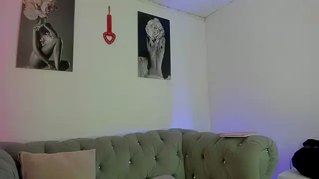 Jade rey  online show from December 18, 2025, 3:12 am