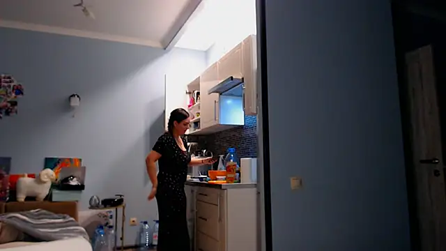 NikiWhite online show from October 7, 2025, 1:03 am