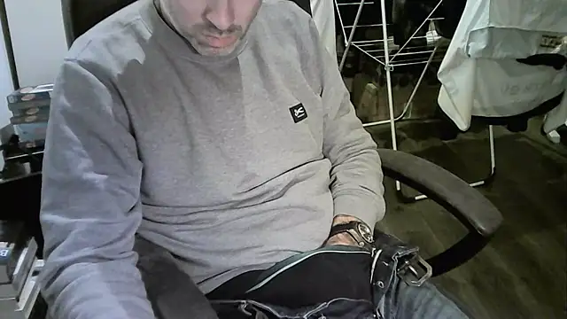 Snapshot of Chrisprngr chatting on November 28, 2025, 3:25 pm Chrisprngr online show from November 28, 2025, 3:25 pm