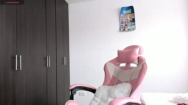 kendal hot01 online show from February 7, 2026, 7:17 pm