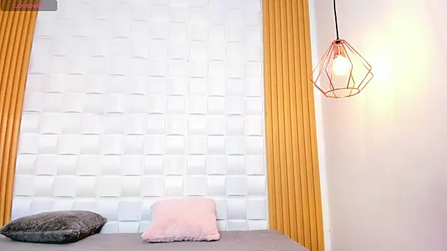 AriaBelle online show from September 11, 2025, 5:02 pm