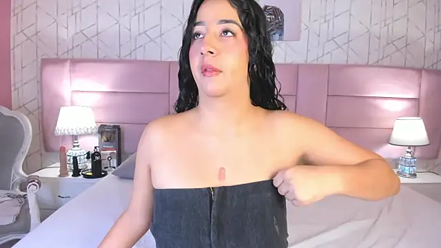 BellaSwwan online show from November 27, 2025, 1:24 pm