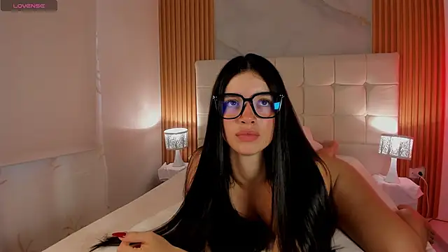 mia 2406  online show from April 17, 2026, 9:07 pm