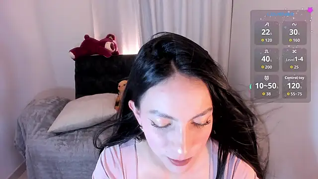 sarah saenz  online show from May 21, 2026, 5:36 am