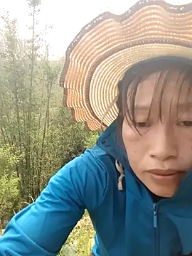 ngocngoc cute online show from April 15, 2026, 3:46 am