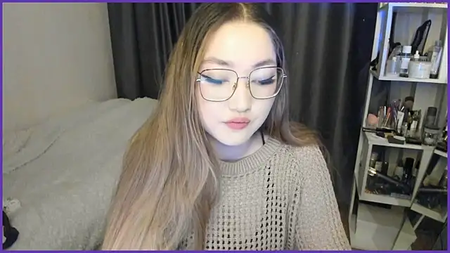 Snapshot of lyra_x chatting on October 12, 2025, 12:59 pm lyra x online show from October 12, 2025, 12:59 pm