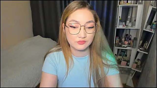 lyra x online show from February 6, 2026, 7:28 pm