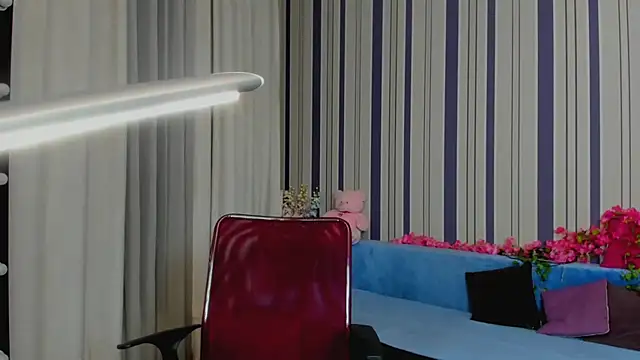 MilanaAlvis online show from November 1, 2025, 1:24 pm