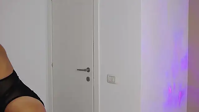 Snapshot of Emily_Sheen chatting on October 13, 2025, 6:02 am Emily Sheen online show from October 13, 2025, 6:02 am