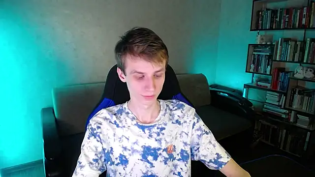 yes cute boy  online show from February 14, 2026, 5:53 pm