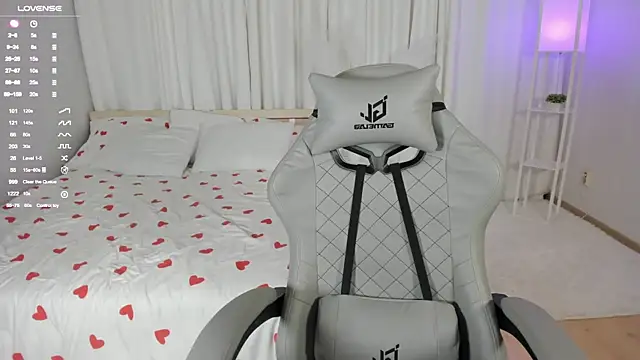 Snapshot of LiliaMoons chatting on September 28, 2025, 2:22 pm LiliaMoons online show from September 28, 2025, 2:22 pm