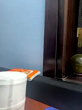 lahungdj12 online show from October 25, 2025, 2:13 pm