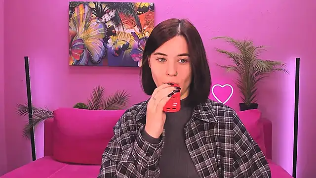 lil angel  online show from November 19, 2025, 12:38 pm