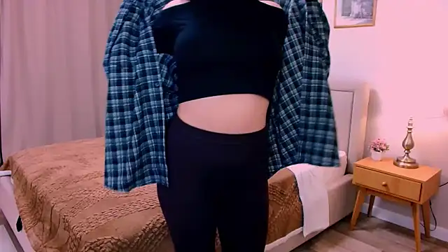 lil angel  online show from February 9, 2026, 2:32 pm