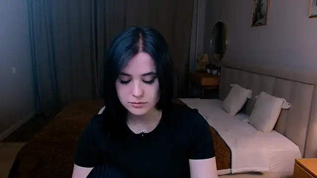 lil angel  online show from April 17, 2026, 9:29 pm