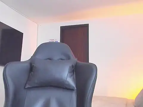 Snapshot of RJBarto chatting on September 25, 2025, 7:28 pm RJBarto online show from September 25, 2025, 7:28 pm