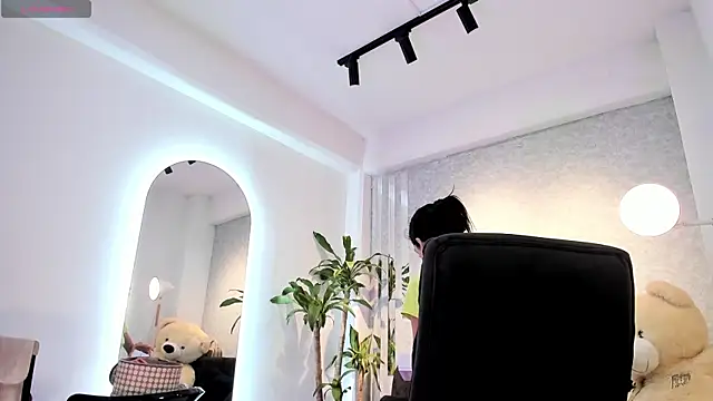 lily cash1 online show from February 13, 2026, 1:51 pm