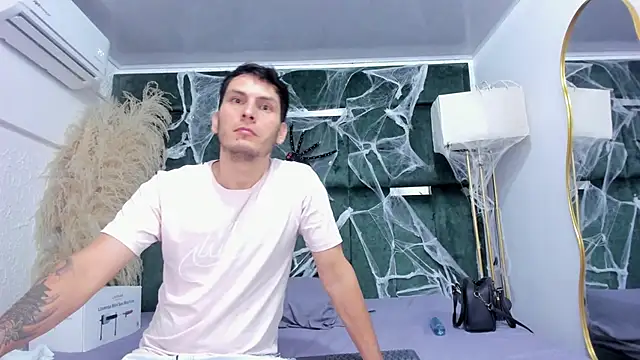 Charlotte Brian online show from October 31, 2025, 12:33 am