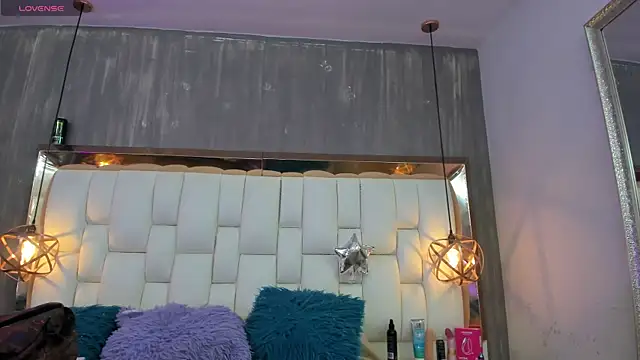 Foxxy Doll online show from April 1, 2026, 2:25 pm