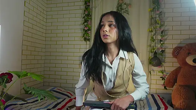 ashley winhouse online show from October 6, 2025, 6:55 am