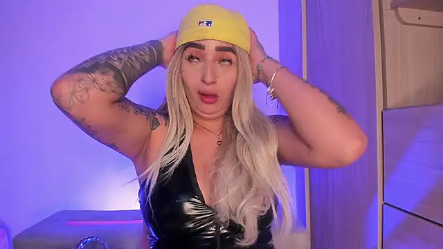 scarlett Collinss online show from November 10, 2025, 5:50 am