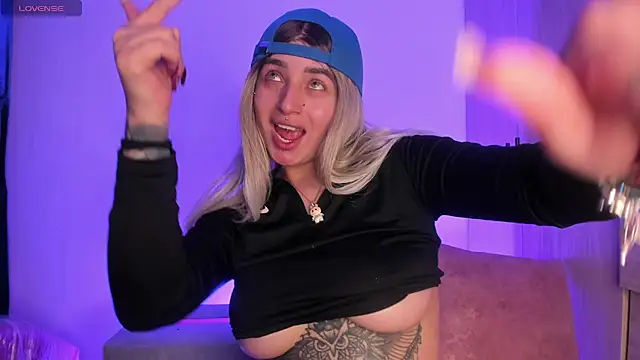 scarlett Collinss online show from November 27, 2025, 5:20 am