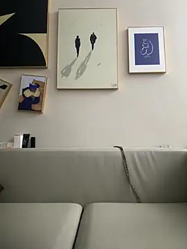 anna yngs online show from September 25, 2025, 1:04 pm