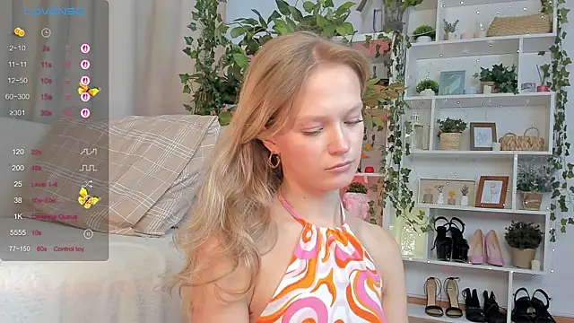 Snapshot of Kara_smalltits chatting on September 20, 2025, 11:55 am Kara smalltits online show from September 20, 2025, 11:55 am