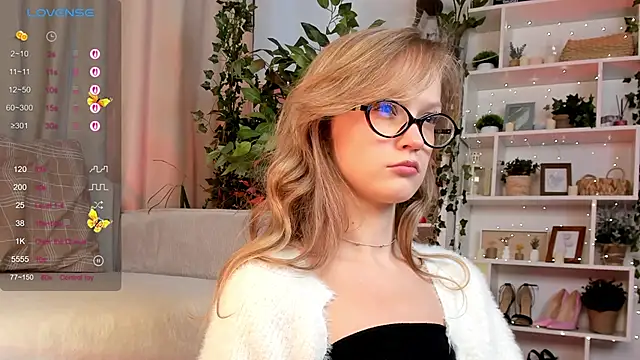 Snapshot of Kara_smalltits chatting on September 29, 2025, 11:37 am Kara smalltits online show from September 29, 2025, 11:37 am