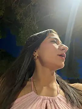 -juicy  online show from August 3, 2026, 11:41 pm