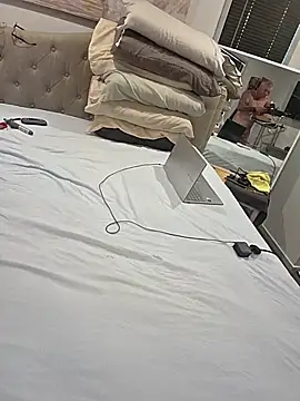 iamthepublickmasterbater online show from February 12, 2026, 5:02 am