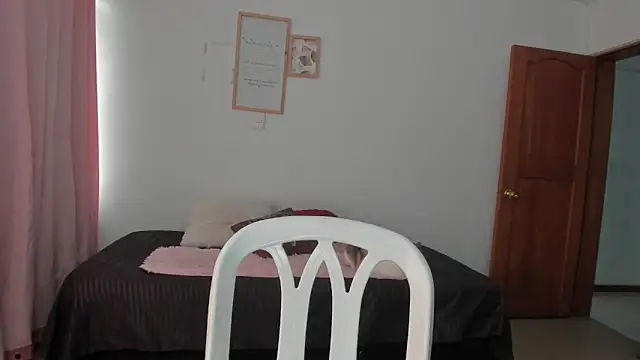 Ana  Pink online show from March 31, 2026, 10:32 pm