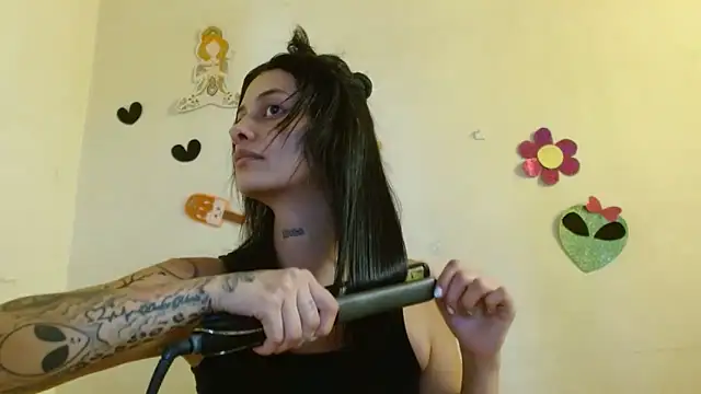 Akasha001 online show from October 16, 2025, 7:59 pm