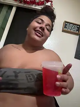 Snapshot of 1n0nlythroat chatting on February 20, 2026, 6:26 am 1n0nlythroat online show from February 20, 2026, 6:26 am