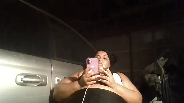 Snapshot of 1n0nlythroat chatting on July 13, 2026, 11:24 am 1n0nlythroat online show from July 13, 2026, 11:24 am